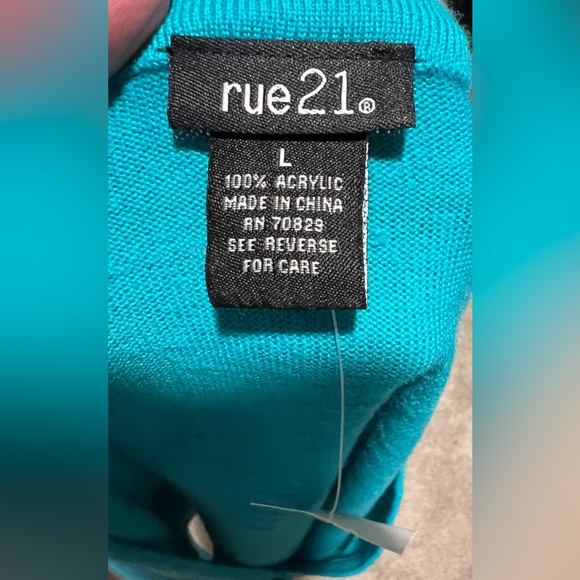 Rue 21 Sequin Cropped short sleeve button down sweater size L - Picture 5 of 8